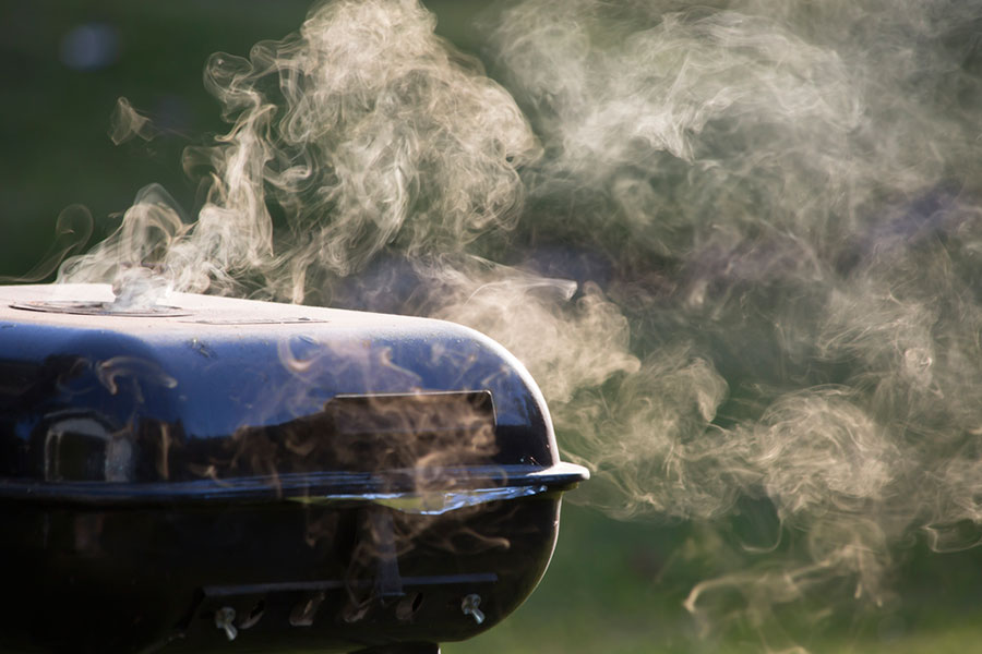como-encender-una-barbacoa-con-piñas