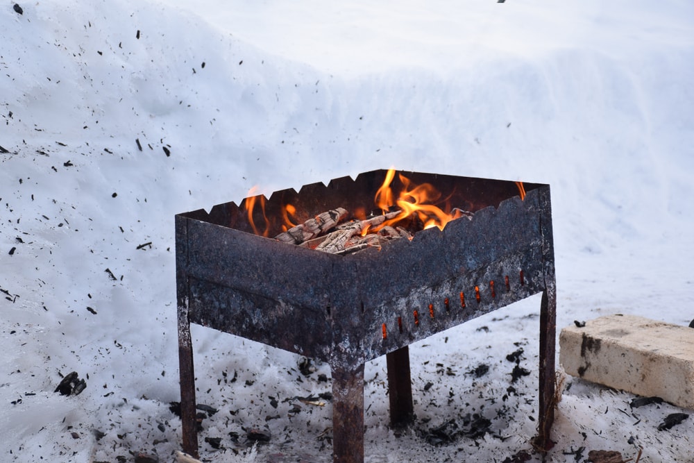 consejos para encender una barbacoa de leña