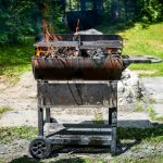 Cómo limpiar una barbacoa de hierro fundido